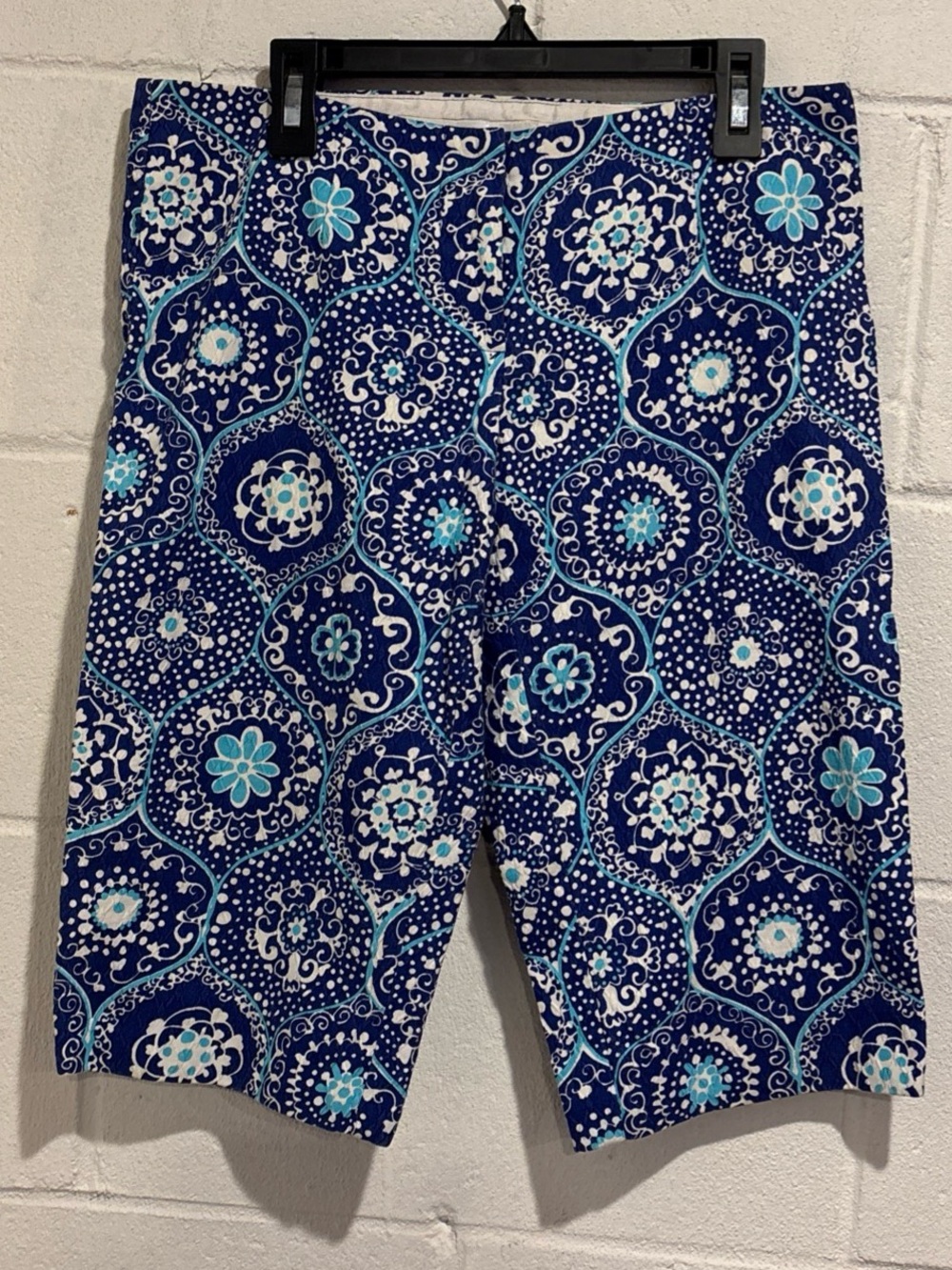 Trina Turk blue flow al Bermuda shorts Mid rise